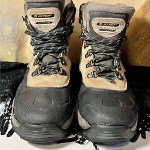 Hi-Tec thinsulate ladies hiking Boots size 8.5 in great condition!!